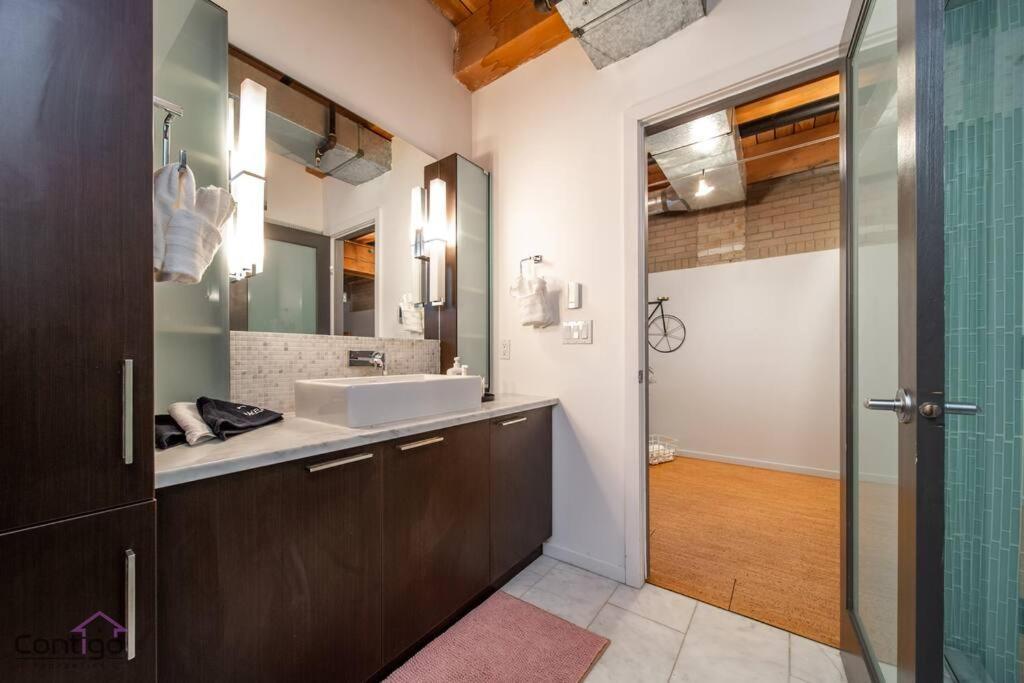Historic Jd Loft, Near Ice District, Rogers Place, Ug Parking Едмънтън Екстериор снимка
