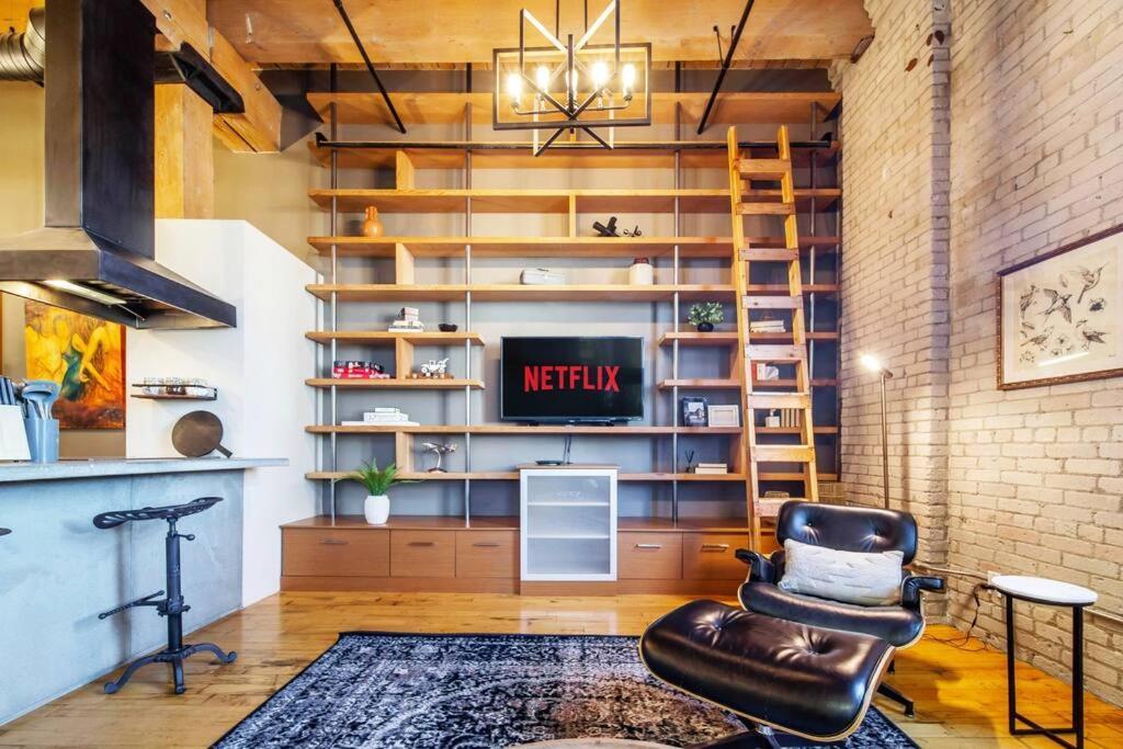 Historic Jd Loft, Near Ice District, Rogers Place, Ug Parking Едмънтън Екстериор снимка