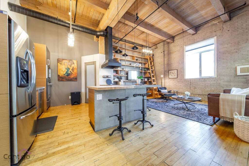Historic Jd Loft, Near Ice District, Rogers Place, Ug Parking Едмънтън Екстериор снимка
