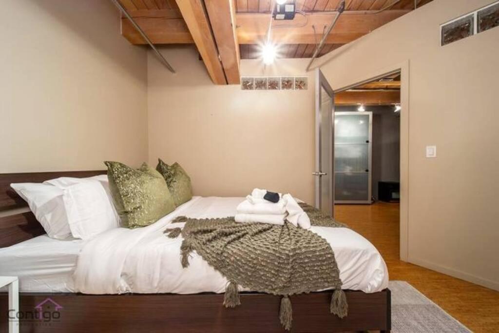 Historic Jd Loft, Near Ice District, Rogers Place, Ug Parking Едмънтън Екстериор снимка