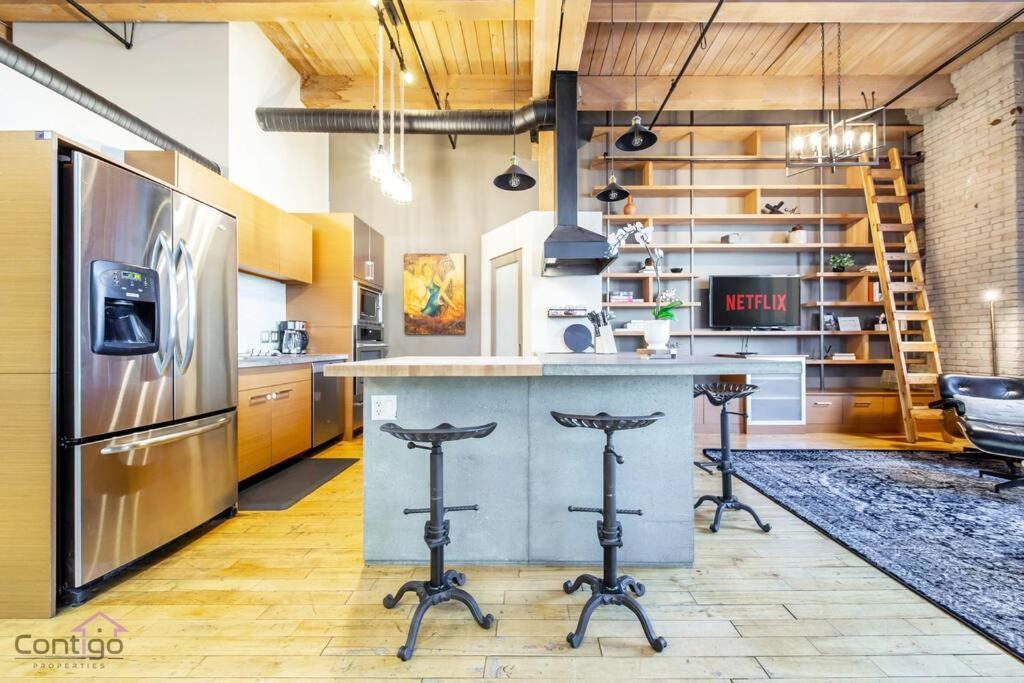 Historic Jd Loft, Near Ice District, Rogers Place, Ug Parking Едмънтън Екстериор снимка
