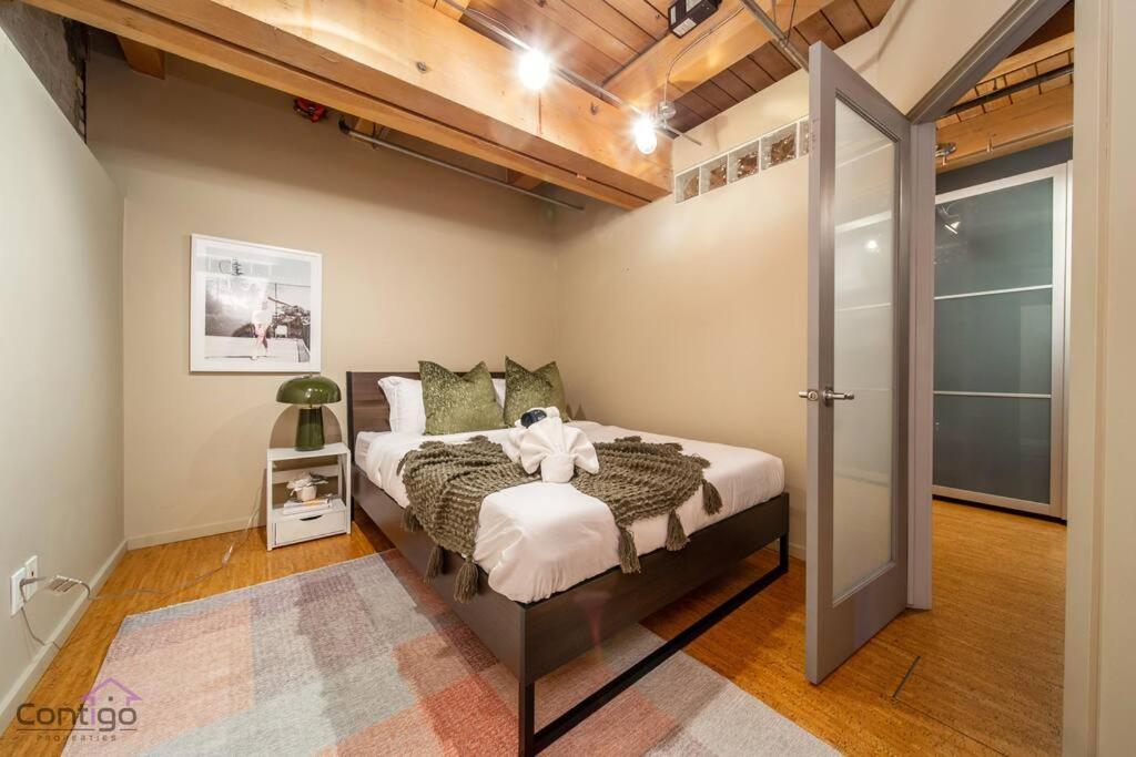 Historic Jd Loft, Near Ice District, Rogers Place, Ug Parking Едмънтън Екстериор снимка